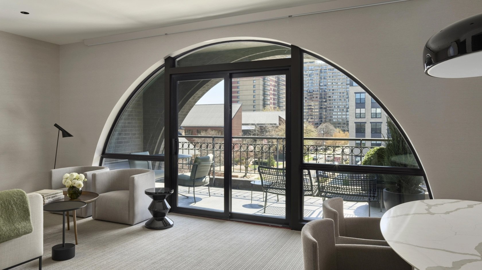 Hotel AKA Alexandria semi-circular panoramic window in a quest suite