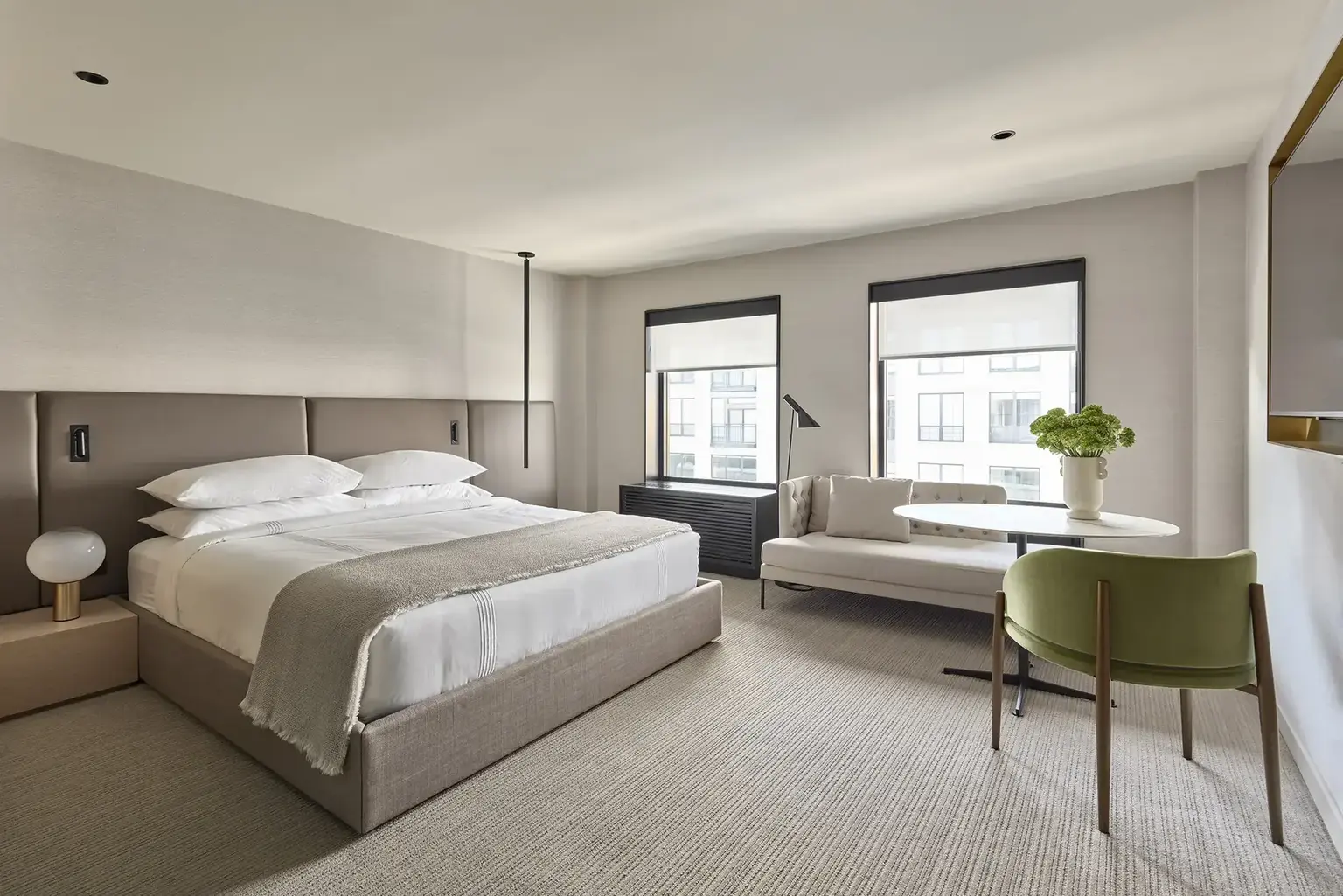 Hotel AKA Alexandria - Premium King Guestroom