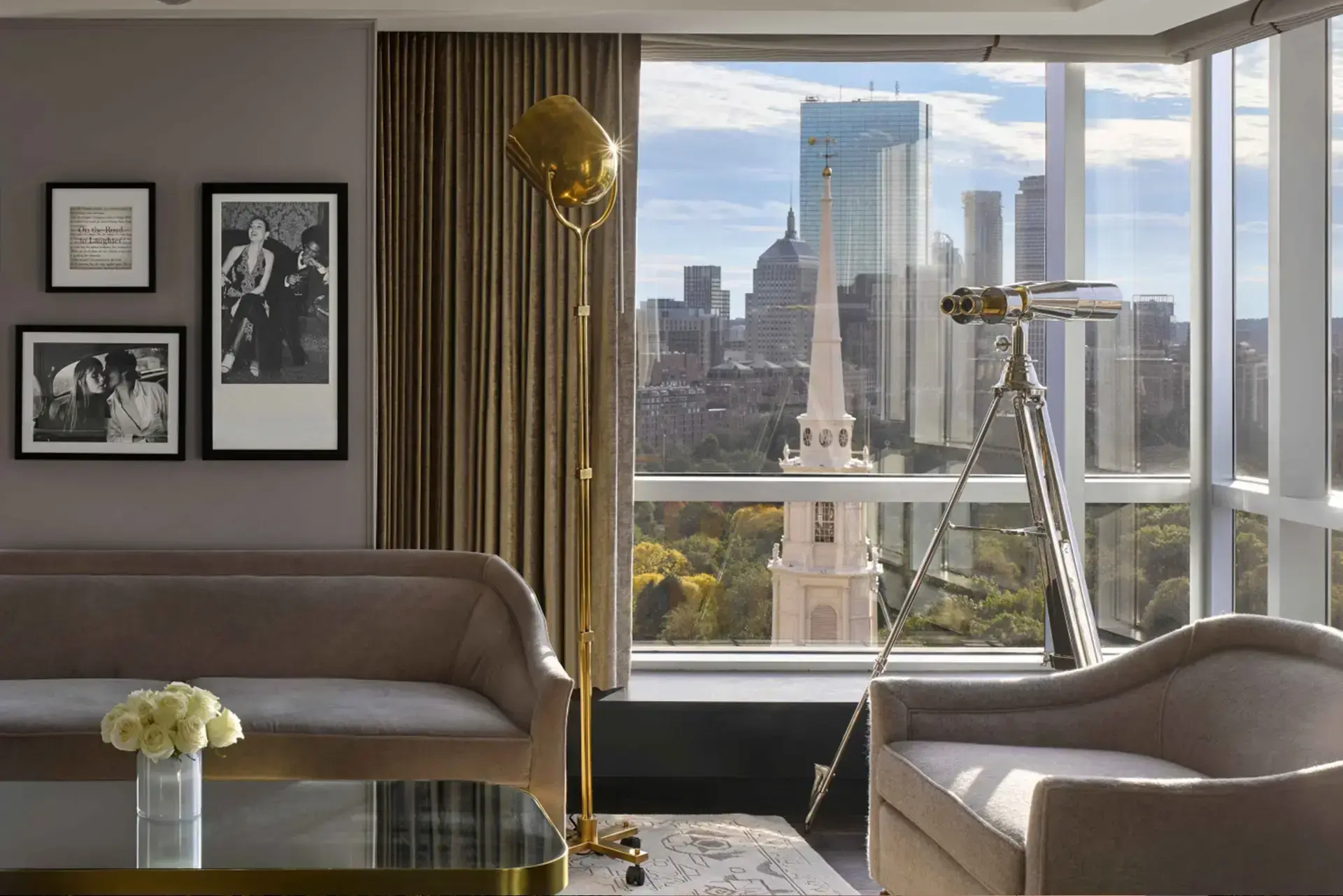 Hotel AKA Boston Common Living Room with a view over Boston