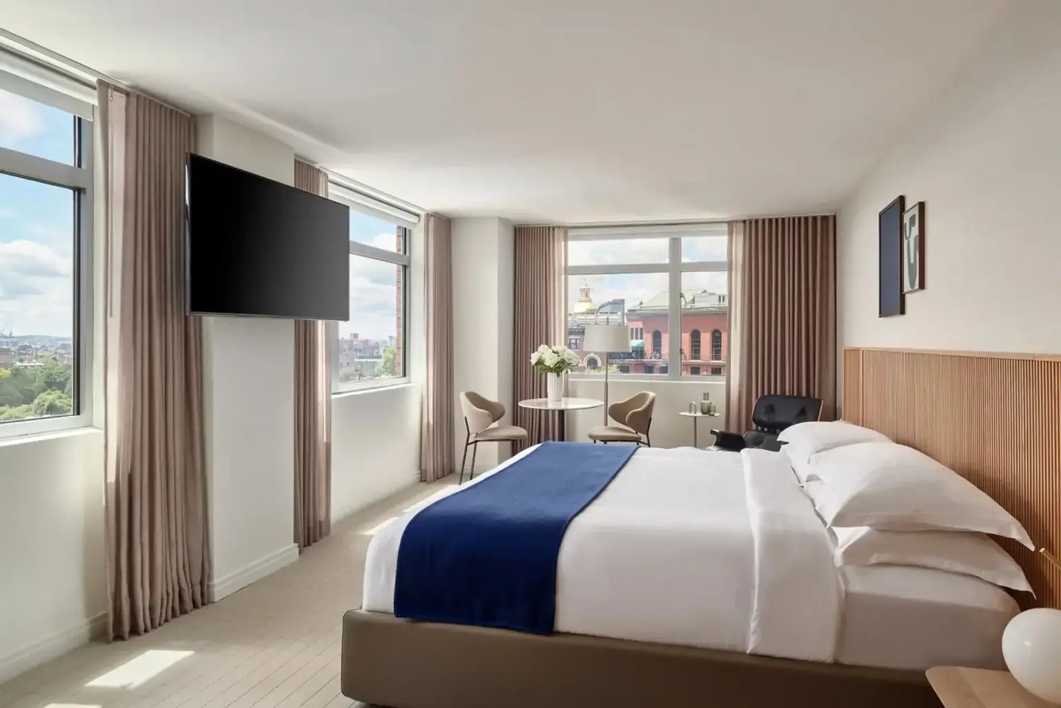 Hotel AKA Boston Common room with large bed overlooking Boston city line