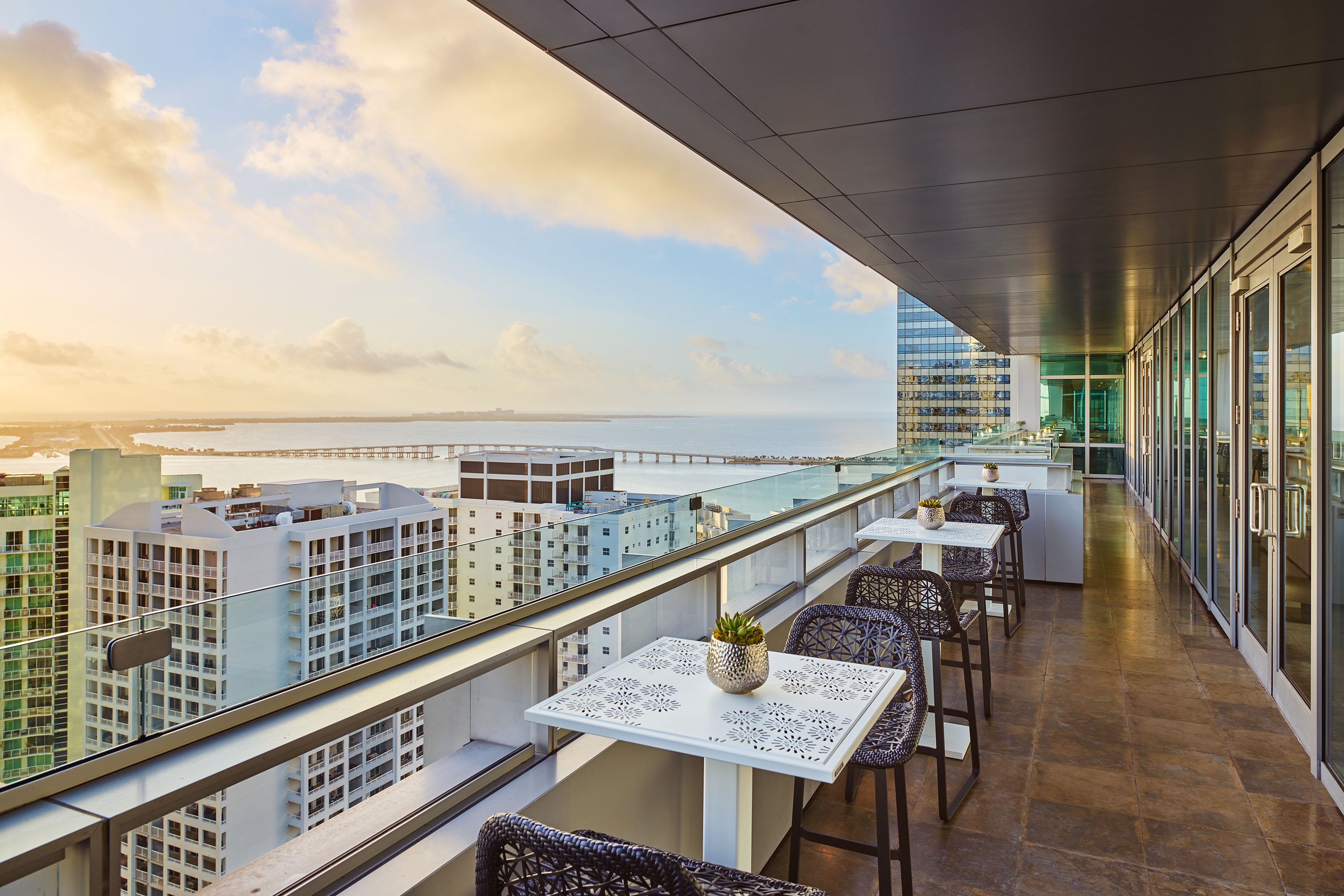 Hotel AKA Brickell Apartment Sky Pool Bar in Miami
